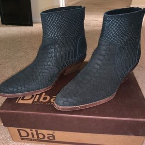 I had surgery on my foot and they fit different!